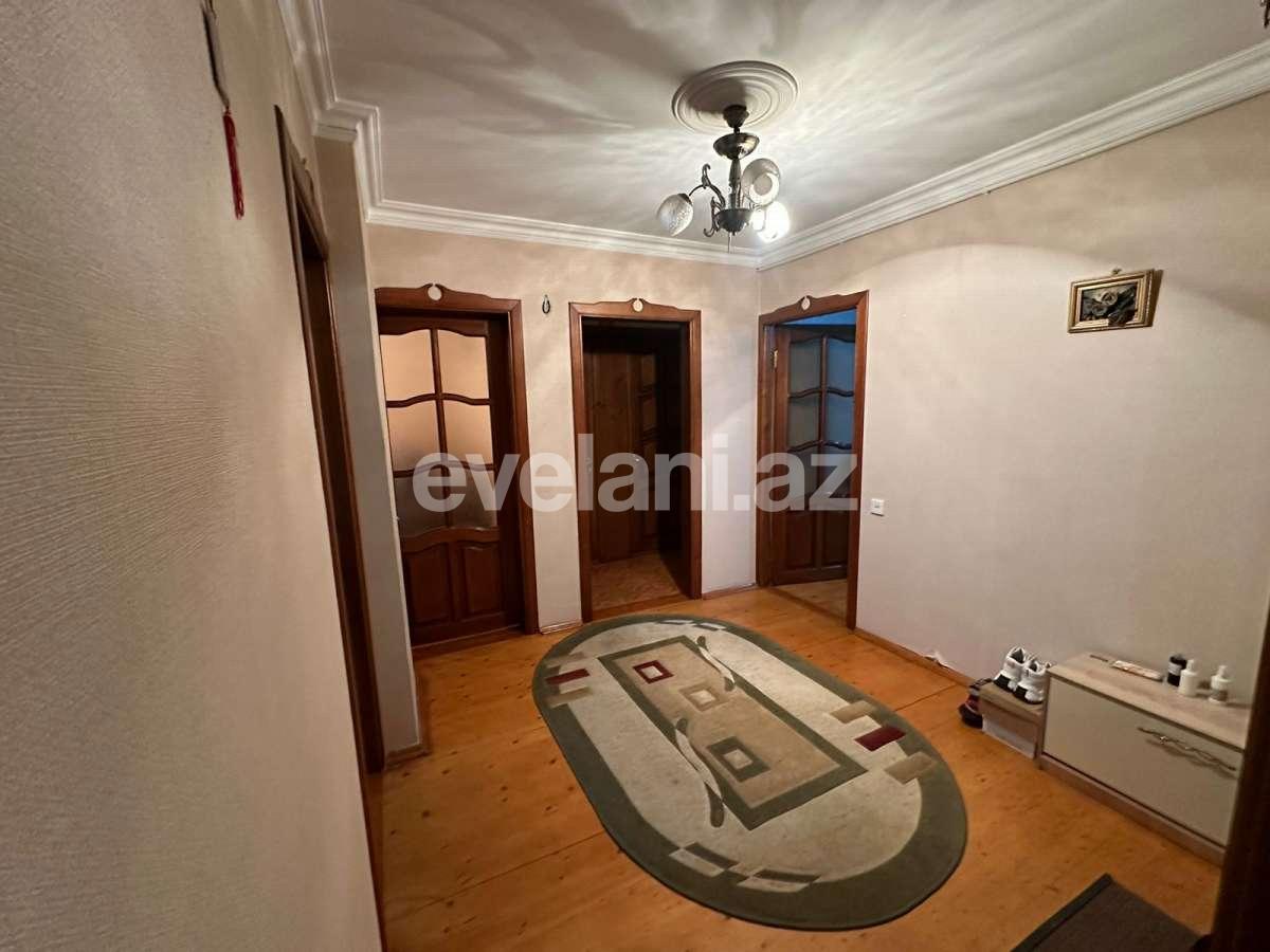 Satılır, köhnə tikili, 4 otaqlı, 110 m², Bakı, Binəqədi r, 8-ci mikrorayon q, Azadlıq prospekti m.
