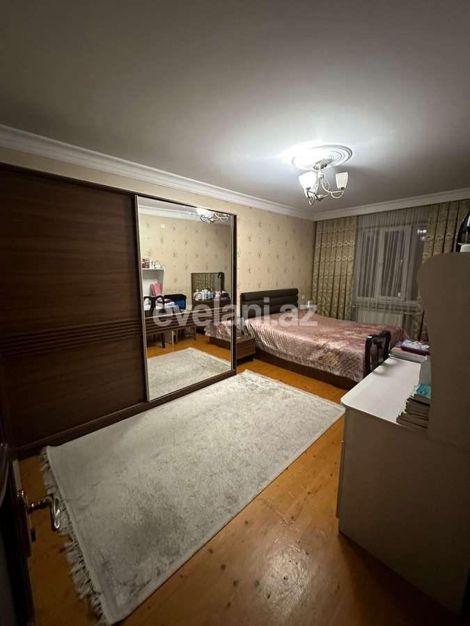 Satılır, köhnə tikili, 4 otaqlı, 110 m², Bakı, Binəqədi r, 8-ci mikrorayon q, Azadlıq prospekti m.