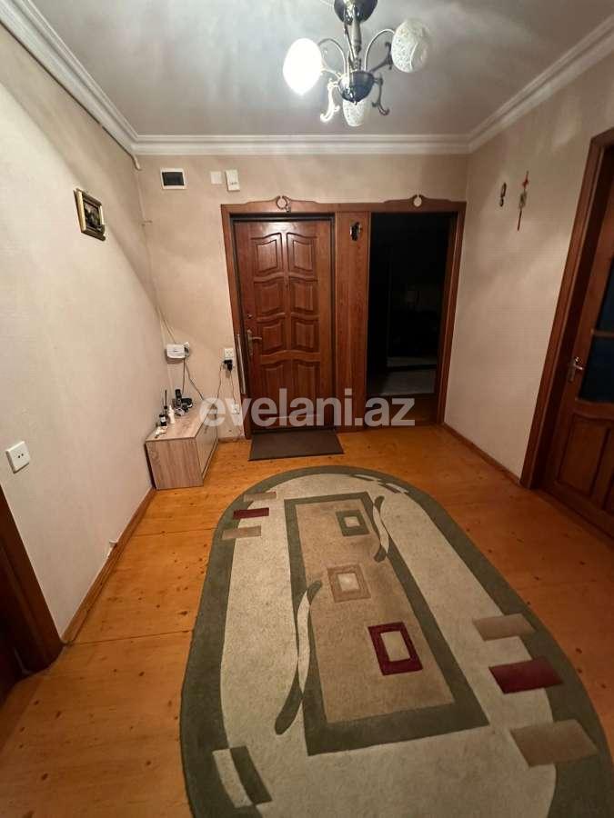 Satılır, köhnə tikili, 4 otaqlı, 110 m², Bakı, Binəqədi r, 8-ci mikrorayon q, Azadlıq prospekti m.