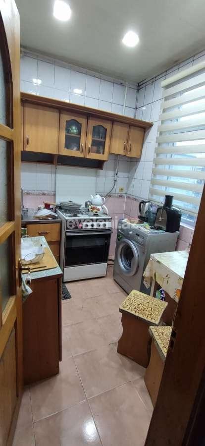Satılır, köhnə tikili, 3 otaqlı, 60 m², Bakı, Nəsimi r, Memar Əcəmi m.