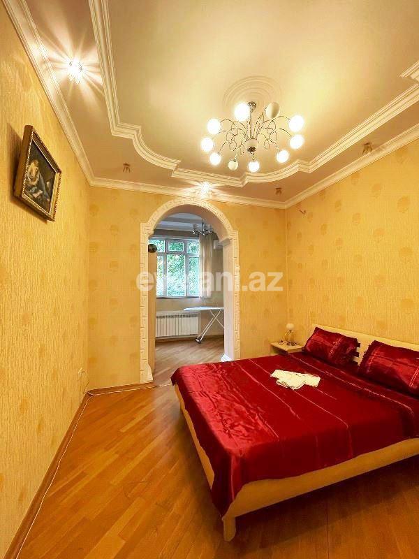 Satılır, köhnə tikili, 3 otaqlı, 90 m², Bakı, Səbail r, İçəri Şəhər m.