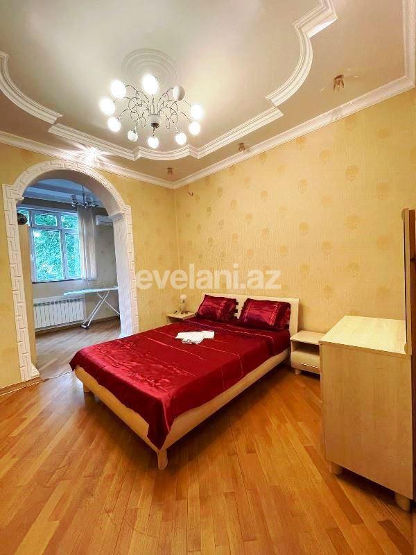 Satılır, köhnə tikili, 3 otaqlı, 90 m², Bakı, Səbail r, İçəri Şəhər m.