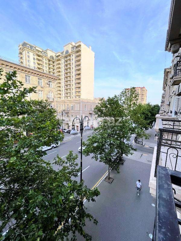 Satılır, köhnə tikili, 3 otaqlı, 90 m², Bakı, Səbail r, İçəri Şəhər m.