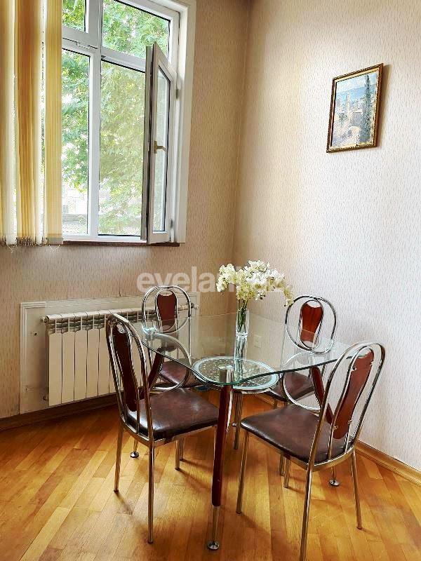 Satılır, köhnə tikili, 3 otaqlı, 90 m², Bakı, Səbail r, İçəri Şəhər m.