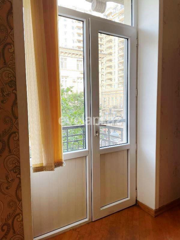 Satılır, köhnə tikili, 3 otaqlı, 90 m², Bakı, Səbail r, İçəri Şəhər m.