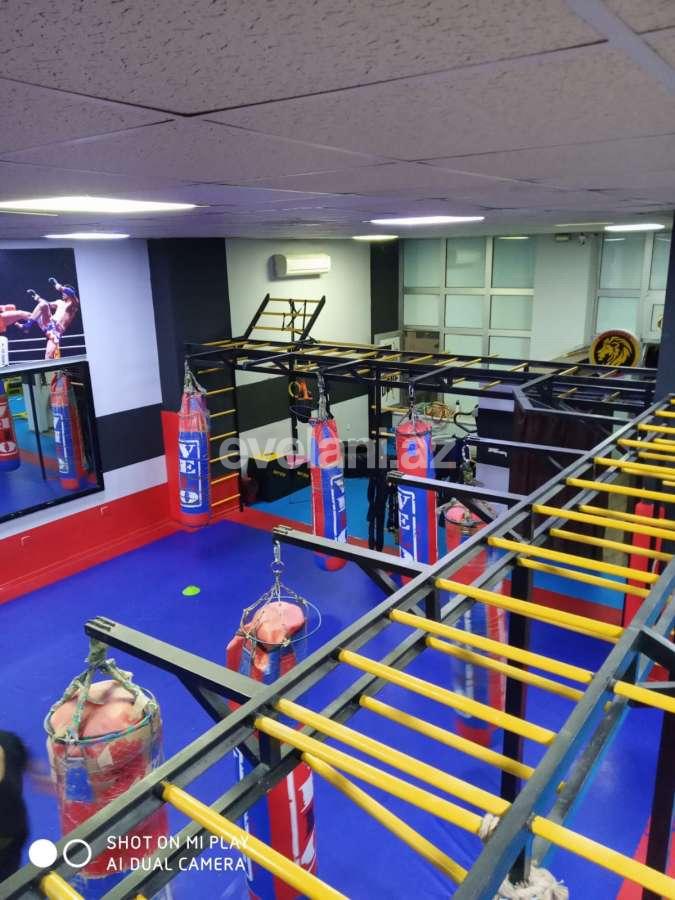 Satılır, obyekt, 220 m², Bakı, Binəqədi r, 7-ci mikrorayon q, Azadlıq prospekti m.