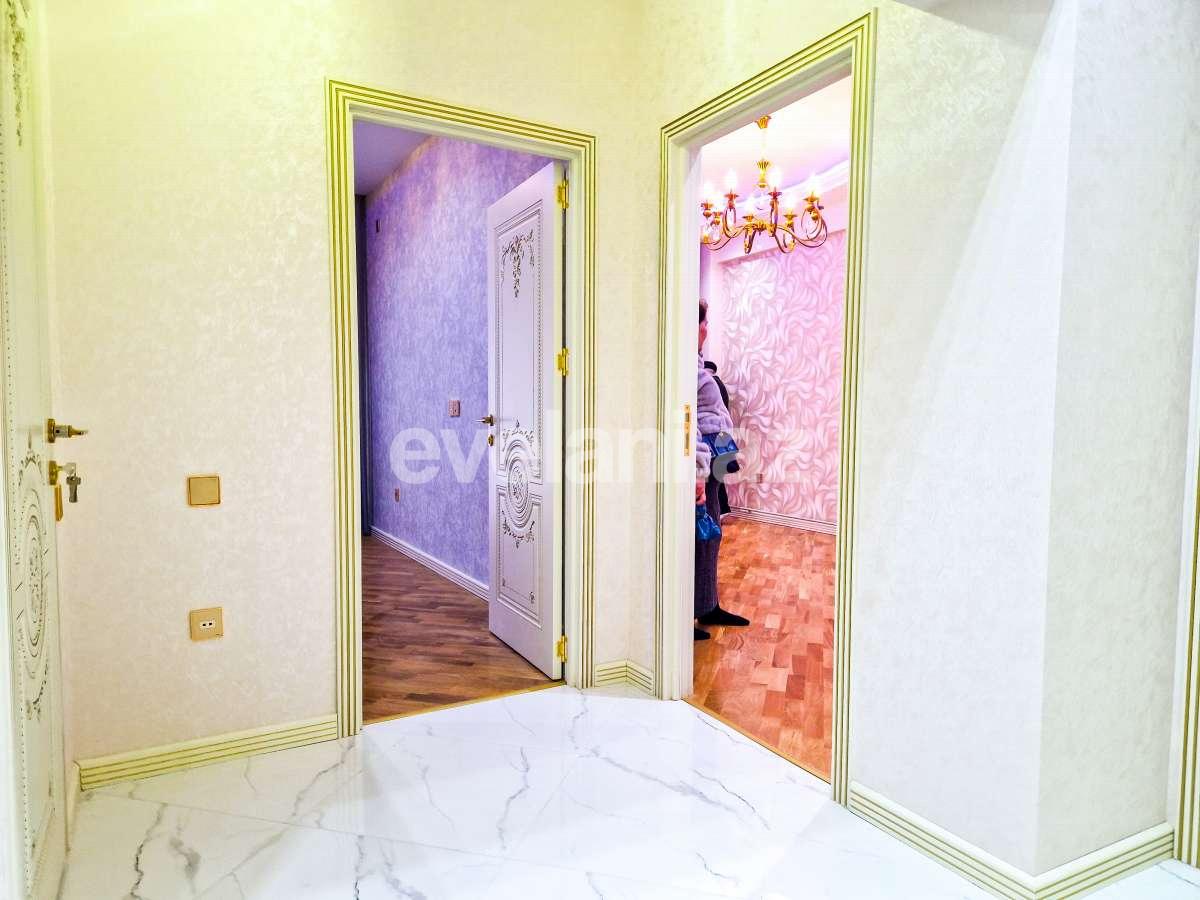 Satılır, yeni tikili, 2 otaqlı, 70 m², Bakı, Nizami r, Qara Qarayev m.