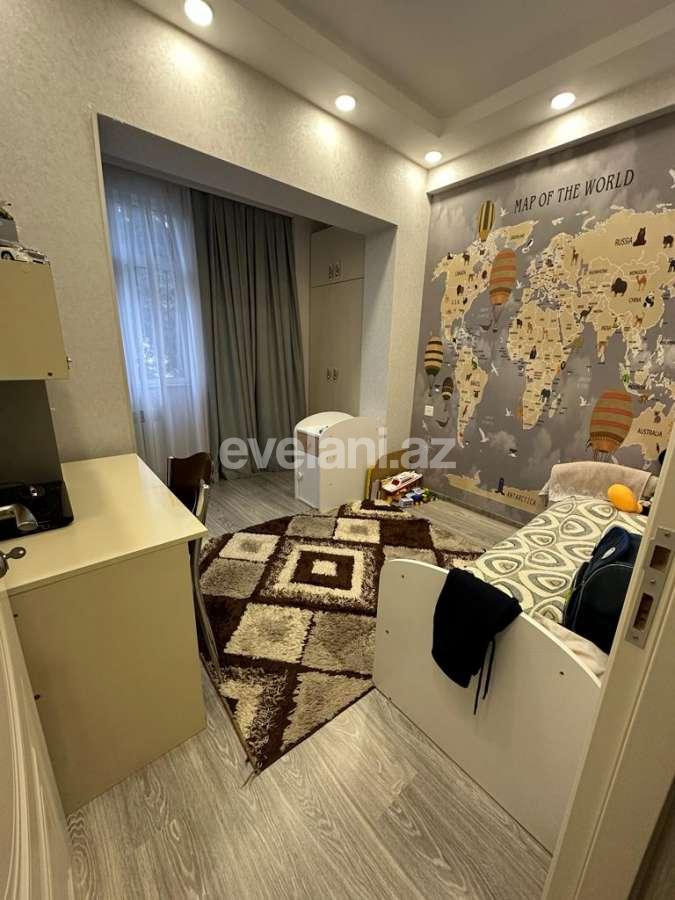 Satılır, köhnə tikili, 5 otaqlı, 120 m², Bakı, Binəqədi r, Memar Əcəmi m.