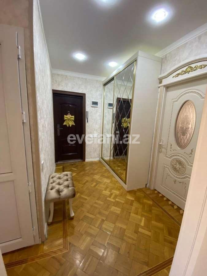 Satılır, köhnə tikili, 3 otaqlı, 100 m², Bakı, Nəsimi r, 4-cü mikrorayon q, Memar Əcəmi m.