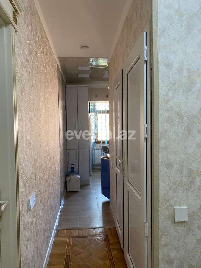 Satılır, köhnə tikili, 3 otaqlı, 100 m², Bakı, Nəsimi r, 4-cü mikrorayon q, Memar Əcəmi m.