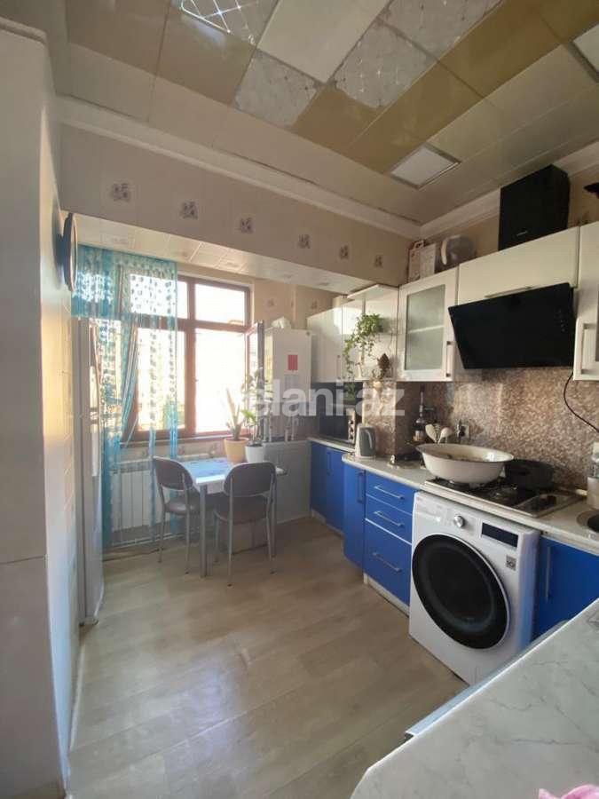 Satılır, köhnə tikili, 3 otaqlı, 100 m², Bakı, Nəsimi r, 4-cü mikrorayon q, Memar Əcəmi m.