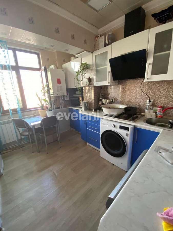 Satılır, köhnə tikili, 3 otaqlı, 100 m², Bakı, Nəsimi r, 4-cü mikrorayon q, Memar Əcəmi m.