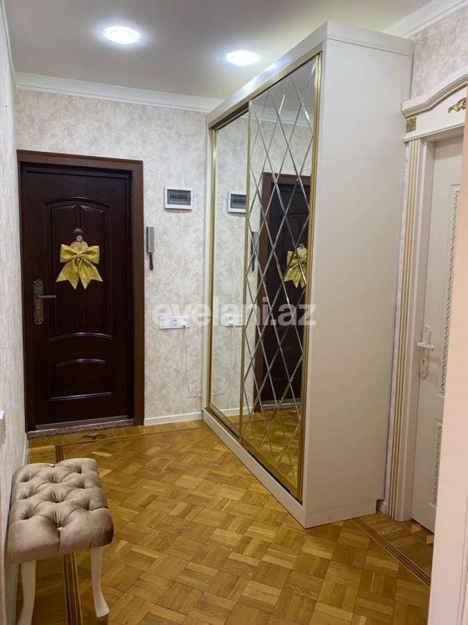Satılır, köhnə tikili, 3 otaqlı, 100 m², Bakı, Nəsimi r, 4-cü mikrorayon q, Memar Əcəmi m.