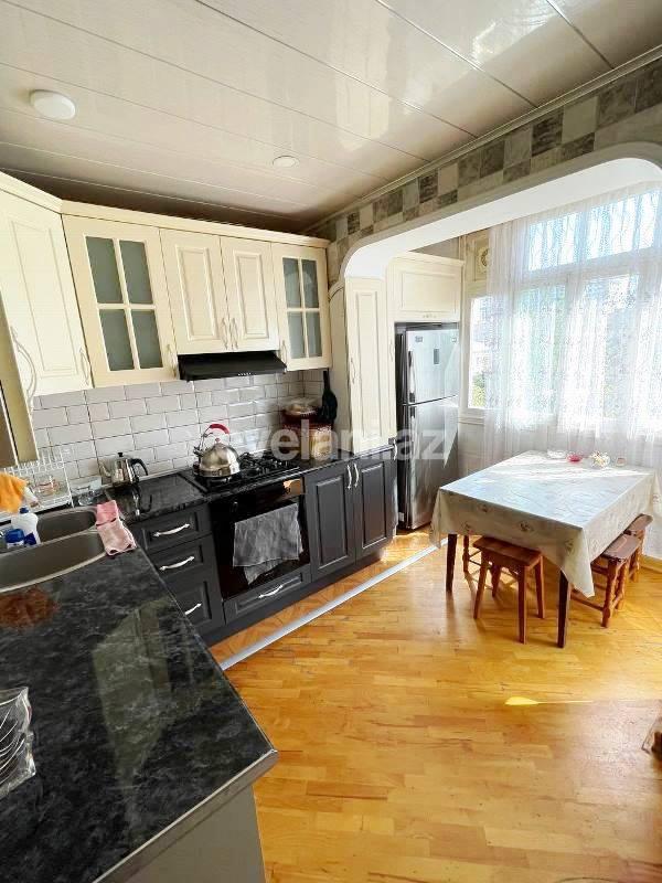 Satılır, köhnə tikili, 3 otaqlı, 80 m², Bakı, Nizami r, 8-ci kilometr q, Neftçilər m.