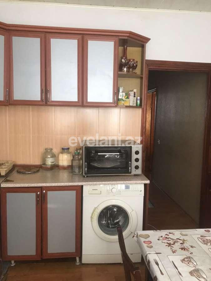 Satılır, köhnə tikili, 4 otaqlı, 120 m², Bakı, Binəqədi r, 8-ci mikrorayon q, Azadlıq prospekti m.
