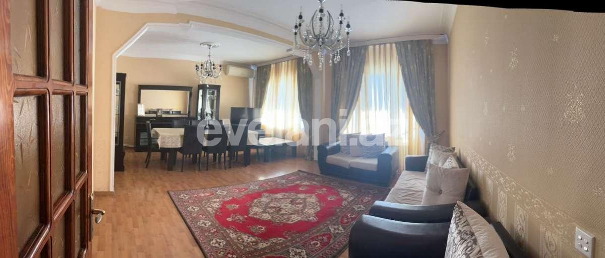 Satılır, köhnə tikili, 4 otaqlı, 120 m², Bakı, Binəqədi r, 8-ci mikrorayon q, Azadlıq prospekti m.