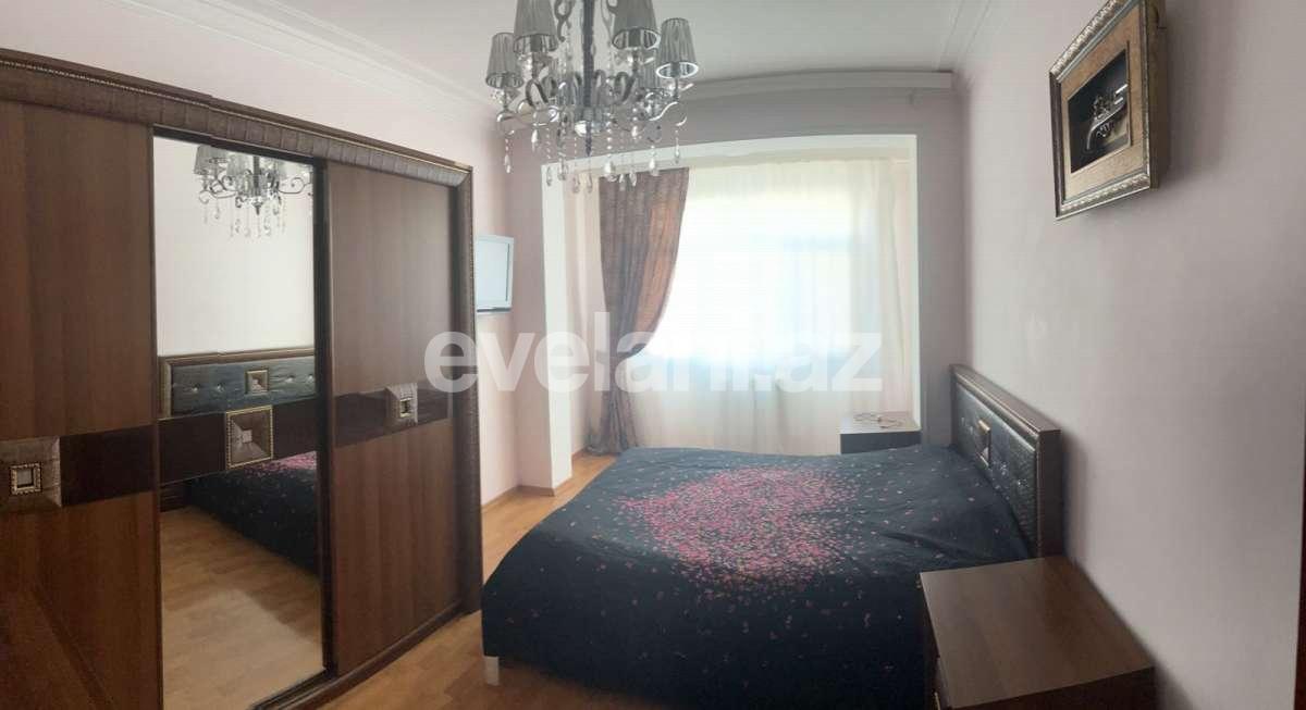 Satılır, köhnə tikili, 4 otaqlı, 120 m², Bakı, Binəqədi r, 8-ci mikrorayon q, Azadlıq prospekti m.