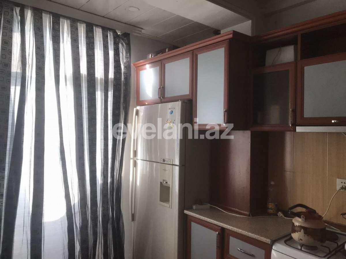 Satılır, köhnə tikili, 4 otaqlı, 120 m², Bakı, Binəqədi r, 8-ci mikrorayon q, Azadlıq prospekti m.