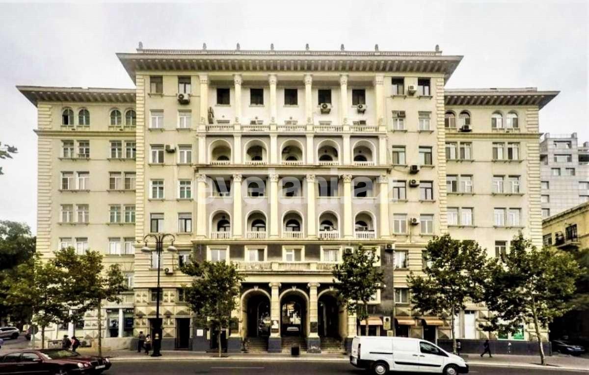 Rent, old building, 3 room, 85 m², Baku, Sabail r, Icheri Sheher m.