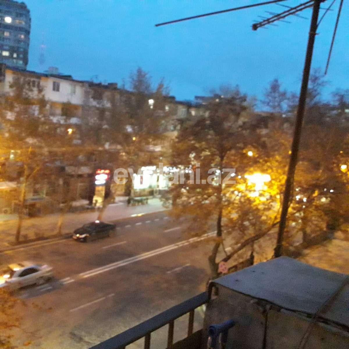 Satılır, köhnə tikili, 2 otaqlı, 59.99 m², Bakı, Yasamal r, Elmlər Akademiyası m.