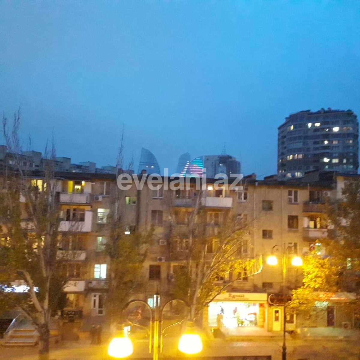 Satılır, köhnə tikili, 2 otaqlı, 59.99 m², Bakı, Yasamal r, Elmlər Akademiyası m.