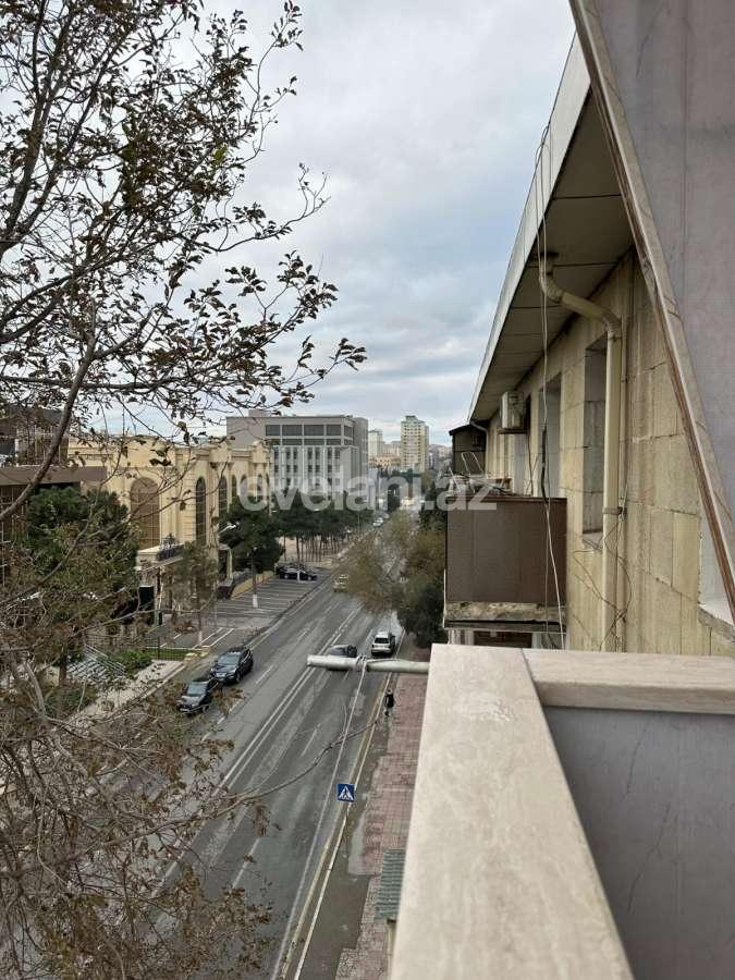 Satılır, köhnə tikili, 3 otaqlı, 77 m², Bakı, Binəqədi r, 7-ci mikrorayon q, Dərnəgül m.