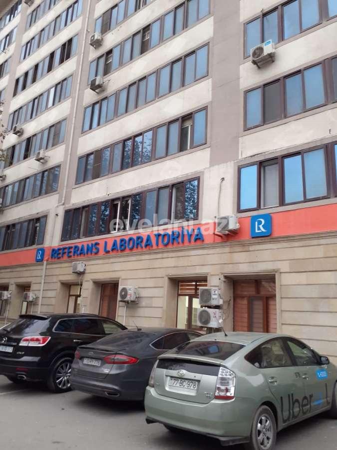 Satılır, köhnə tikili, 1 otaqlı, 45 m², Bakı, Binəqədi r, 8-ci mikrorayon q, Azadlıq prospekti m.