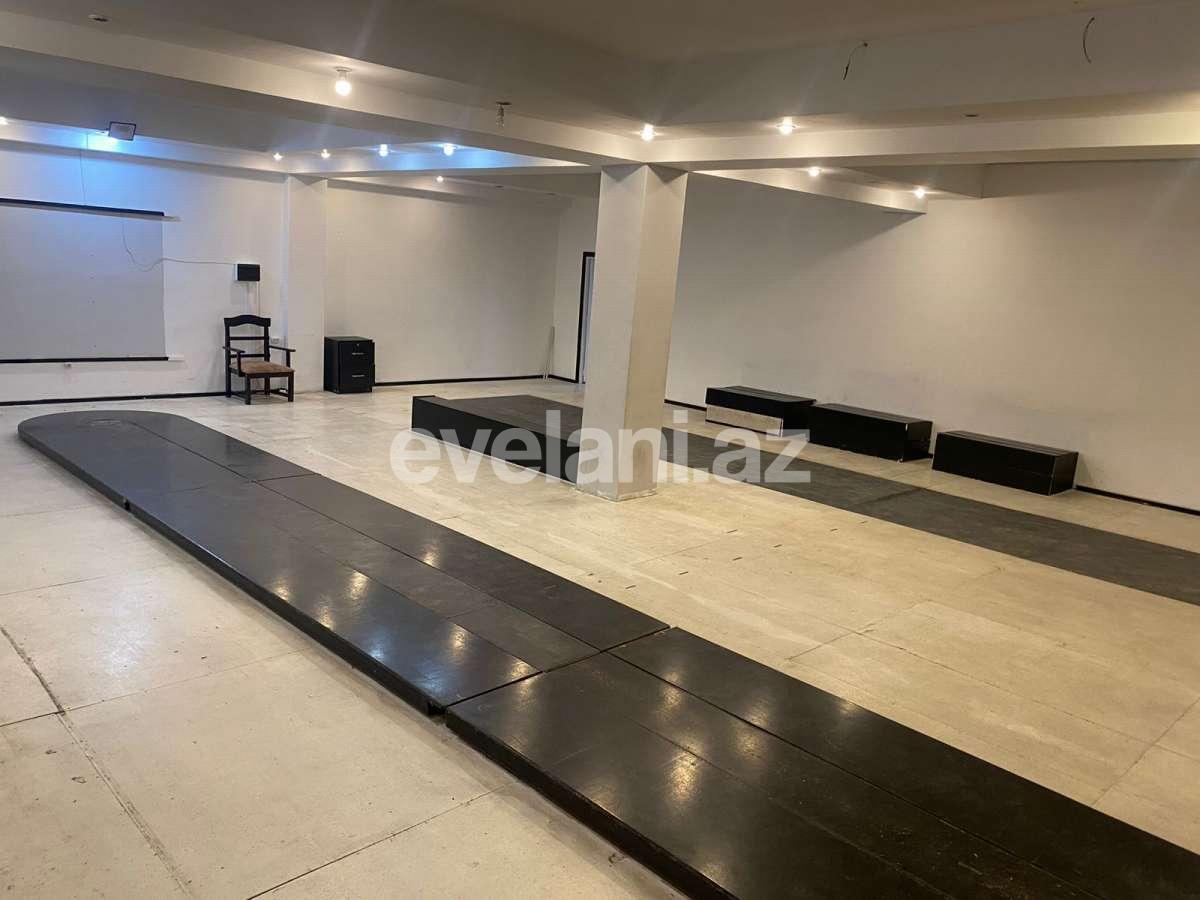 Сдаётся, офис, 5-комнаты, 200 m², Баку, Хатаинский r, Шах Исмаил Хатаи m.