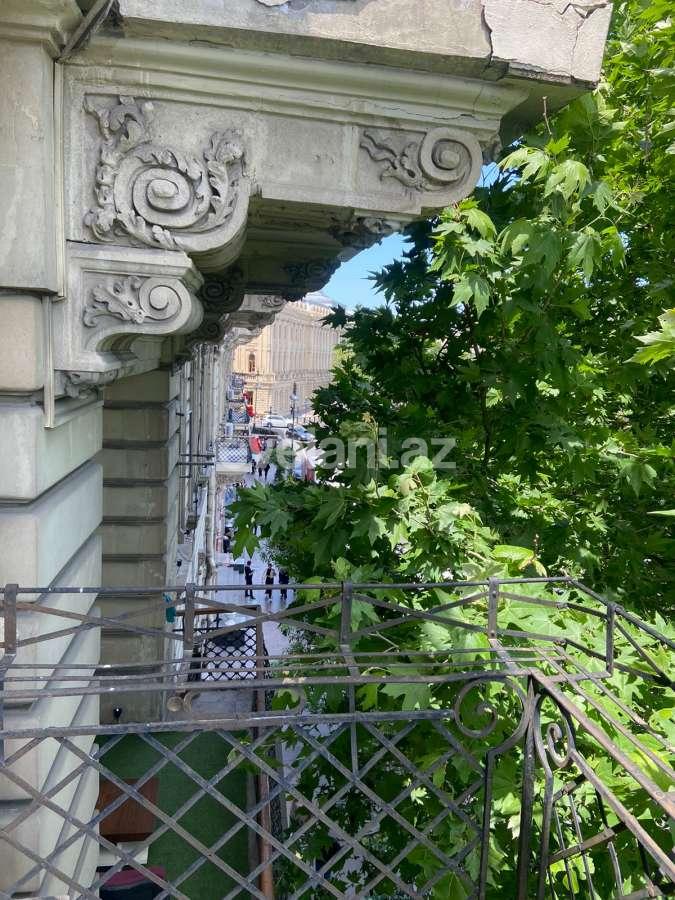 Kirayə verilir, köhnə tikili, 3 otaqlı, 125 m², Bakı, Səbail r, İçəri Şəhər m.