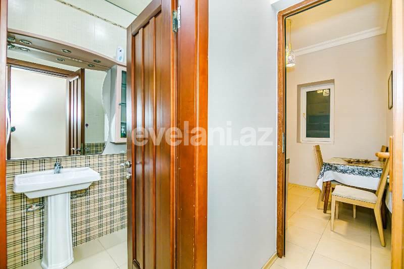 Satılır, köhnə tikili, 3 otaqlı, 80 m², Bakı, Səbail r, Sahil m.