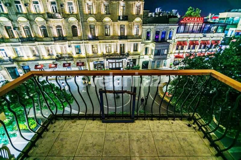 Satılır, köhnə tikili, 3 otaqlı, 80 m², Bakı, Səbail r, Sahil m.