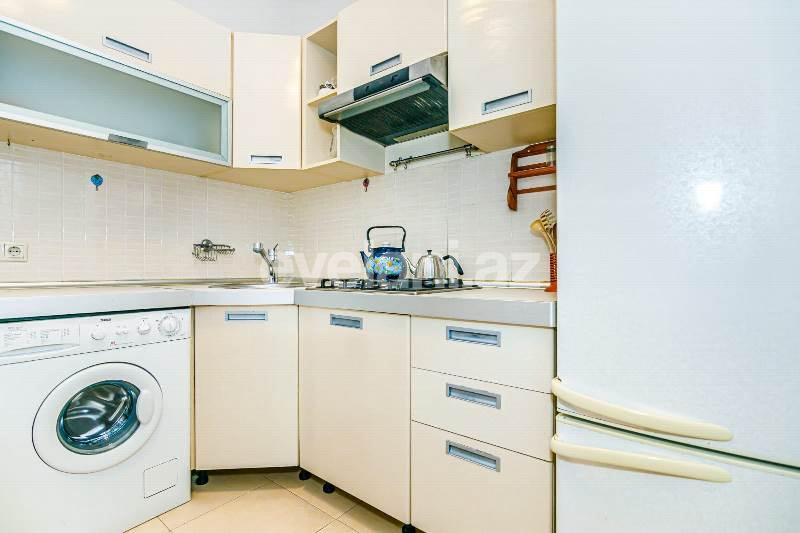 Satılır, köhnə tikili, 3 otaqlı, 80 m², Bakı, Səbail r, Sahil m.