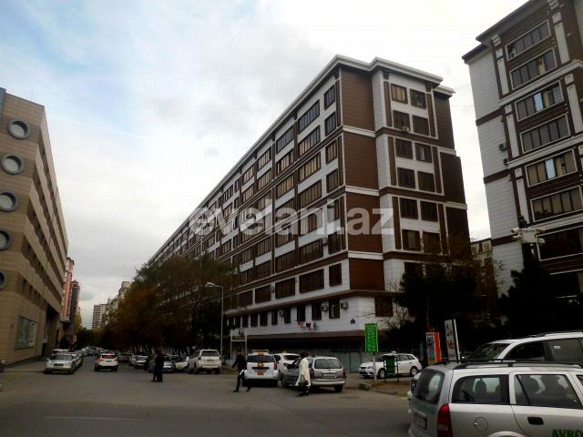 Satılır, köhnə tikili, 2 otaqlı, 60 m², Bakı, Binəqədi r, 8-ci mikrorayon q, Azadlıq prospekti m.