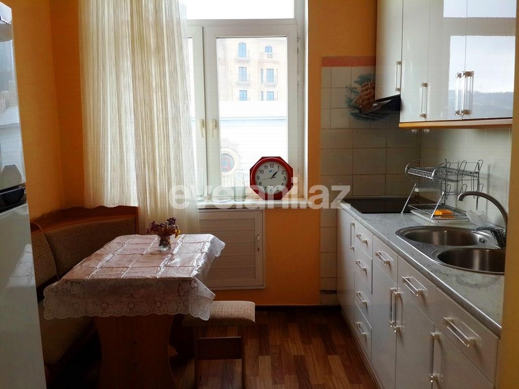 Kirayə verilir, köhnə tikili, 2 otaqlı, 70 m², Bakı, Səbail r, İçəri Şəhər m.