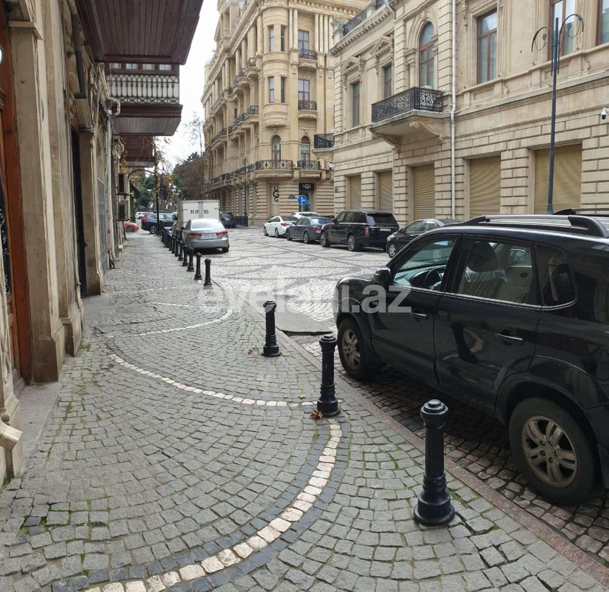 Rent, old building, 3 room, 80 m², Baku, Sabail r, Sahil m.