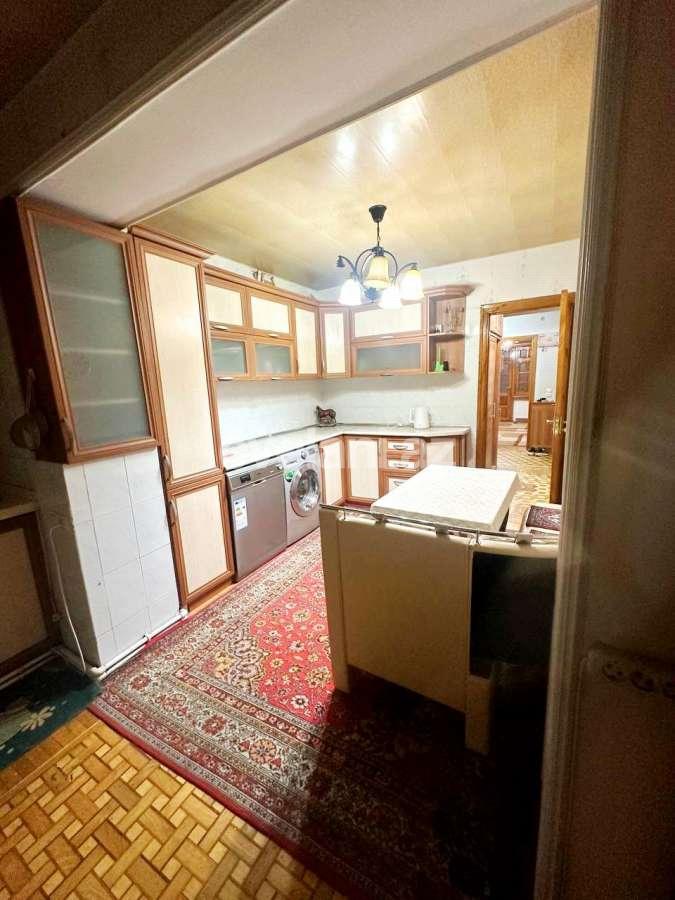 Kirayə verilir, köhnə tikili, 4 otaqlı, 100 m², Bakı, Yasamal r, Elmlər Akademiyası m.