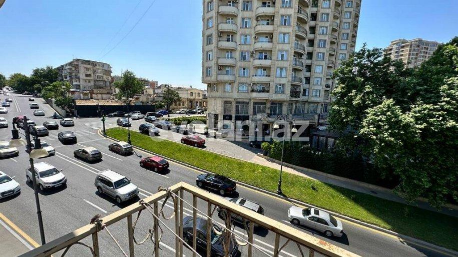 Satılır, köhnə tikili, 2 otaqlı, 50 m², Bakı, Yasamal r, Yasamal q, İçəri Şəhər m.