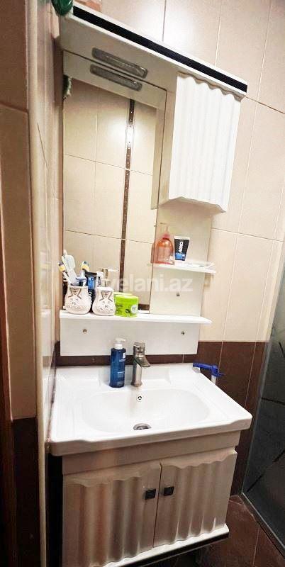 Sale, old building, 3 room, 80 m², Baku, Surakhani r, Yeni Guneshli d, Khalglar Doslugu m.