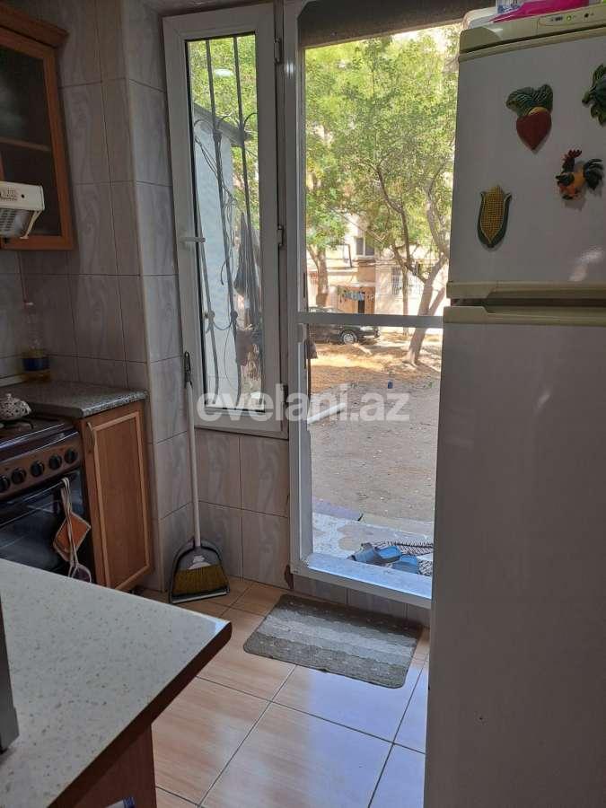 Satılır, köhnə tikili, 3 otaqlı, 60 m², Bakı, Nizami r, Qara Qarayev m.
