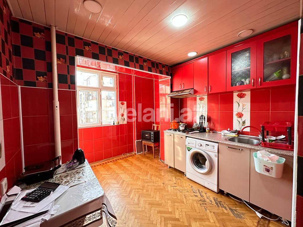 Satılır, köhnə tikili, 3 otaqlı, 80 m², Bakı, Xətai r, Həzi Aslanov m.