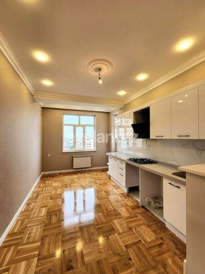 Satılır, yeni tikili, 3 otaqlı, 90 m², Bakı, Nizami r, 8-ci kilometr q, Xalqlar Dostluğu m.