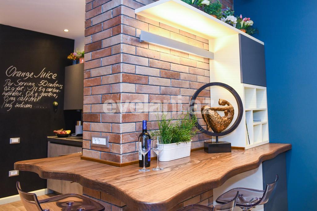 Kirayə verilir, köhnə tikili, 2 otaqlı, 55 m², Bakı, Səbail r, Sahil m.