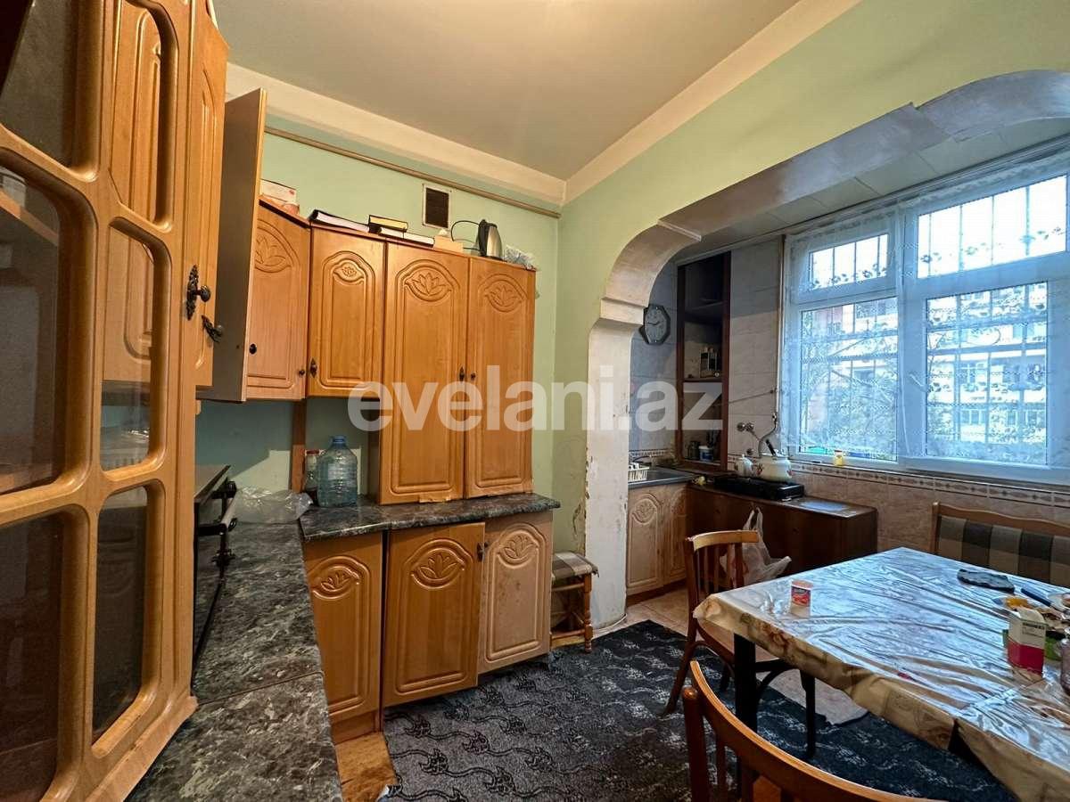 Satılır, köhnə tikili, 3 otaqlı, 80 m², Bakı, Nizami r, 8-ci kilometr q, Xalqlar Dostluğu m.