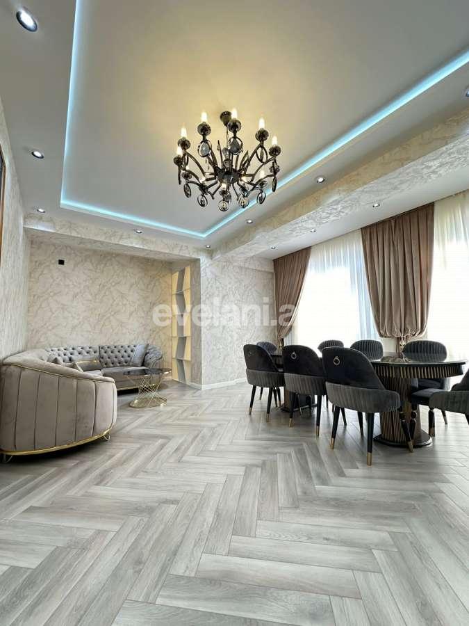 Satılır, yeni tikili, 2 otaqlı, 130 m², Bakı, Nizami r, 8-ci kilometr q, Qara Qarayev m.