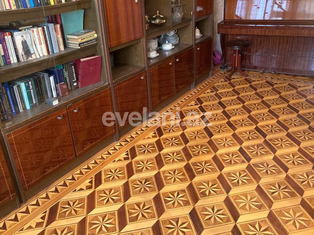 Satılır, köhnə tikili, 4 otaqlı, 105 m², Bakı, Nizami r, 8-ci kilometr q, Xalqlar Dostluğu m.