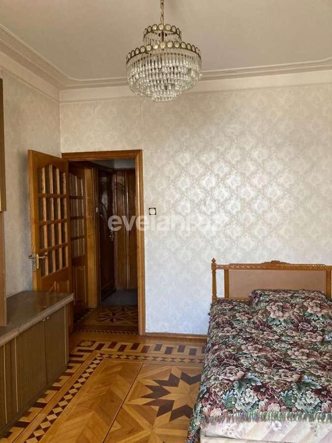 Satılır, köhnə tikili, 4 otaqlı, 105 m², Bakı, Nizami r, 8-ci kilometr q, Xalqlar Dostluğu m.