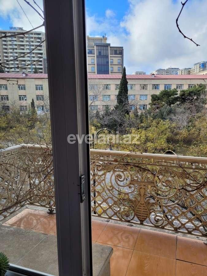 Rent, old building, 2 room, 57.99 m², Baku, Yasamal r, Elmlar Akademiyası m.