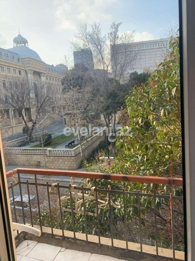 Rent, old building, 2 room, 75 m², Baku, Sabail r.