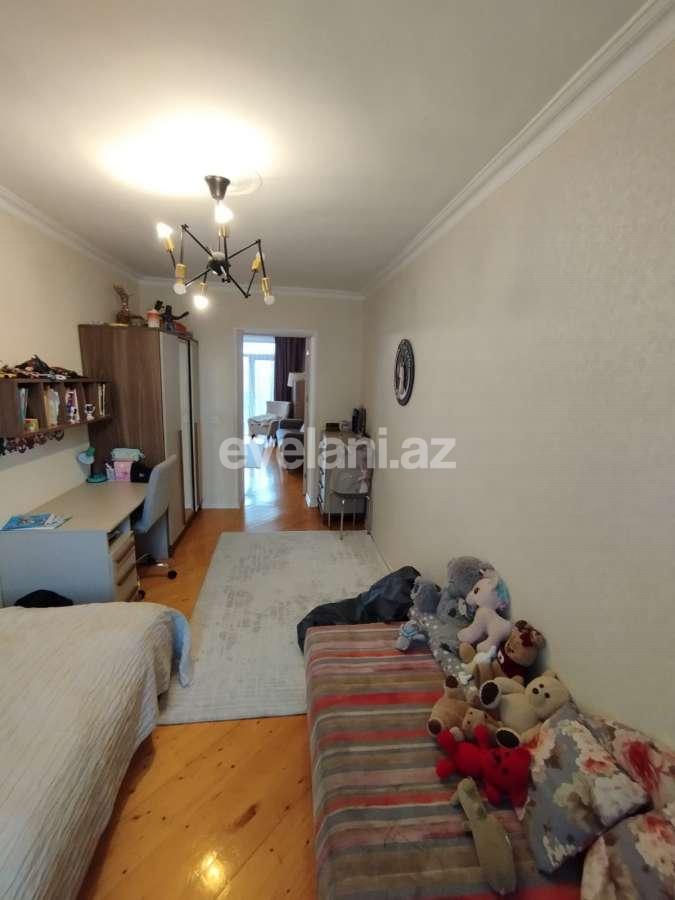Satılır, köhnə tikili, 3 otaqlı, 61 m², Bakı, Yasamal r, Elmlər Akademiyası m.