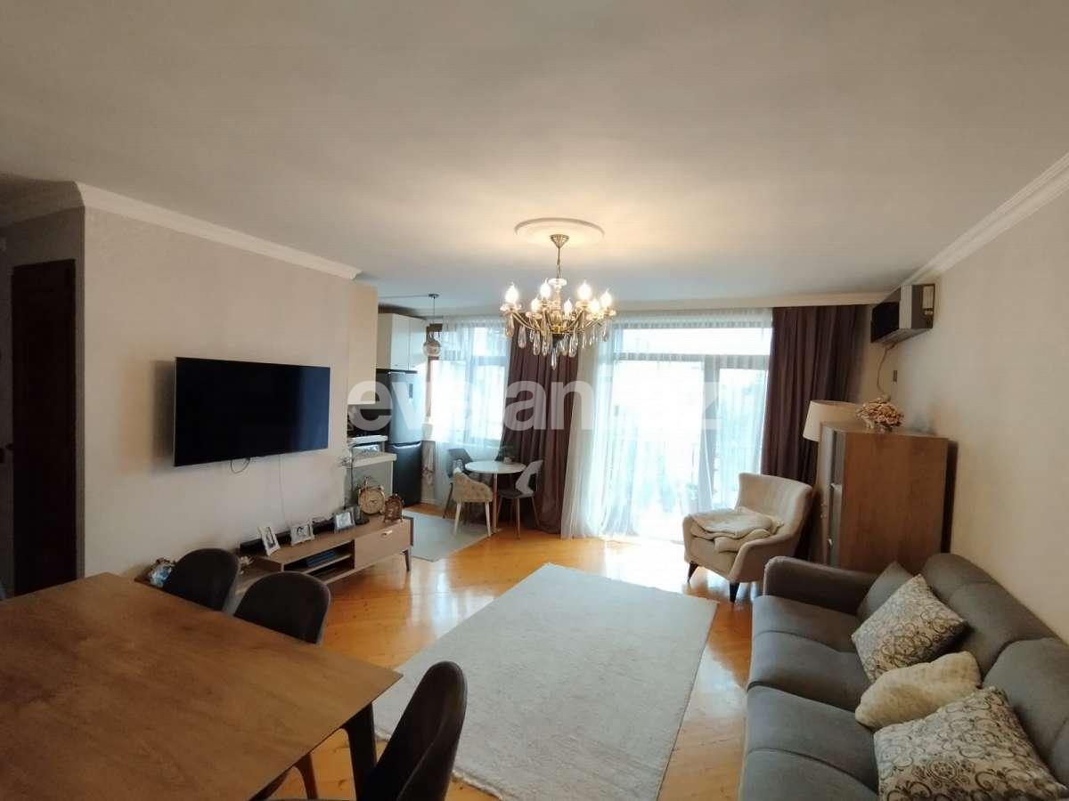 Satılır, köhnə tikili, 3 otaqlı, 61 m², Bakı, Yasamal r, Elmlər Akademiyası m.